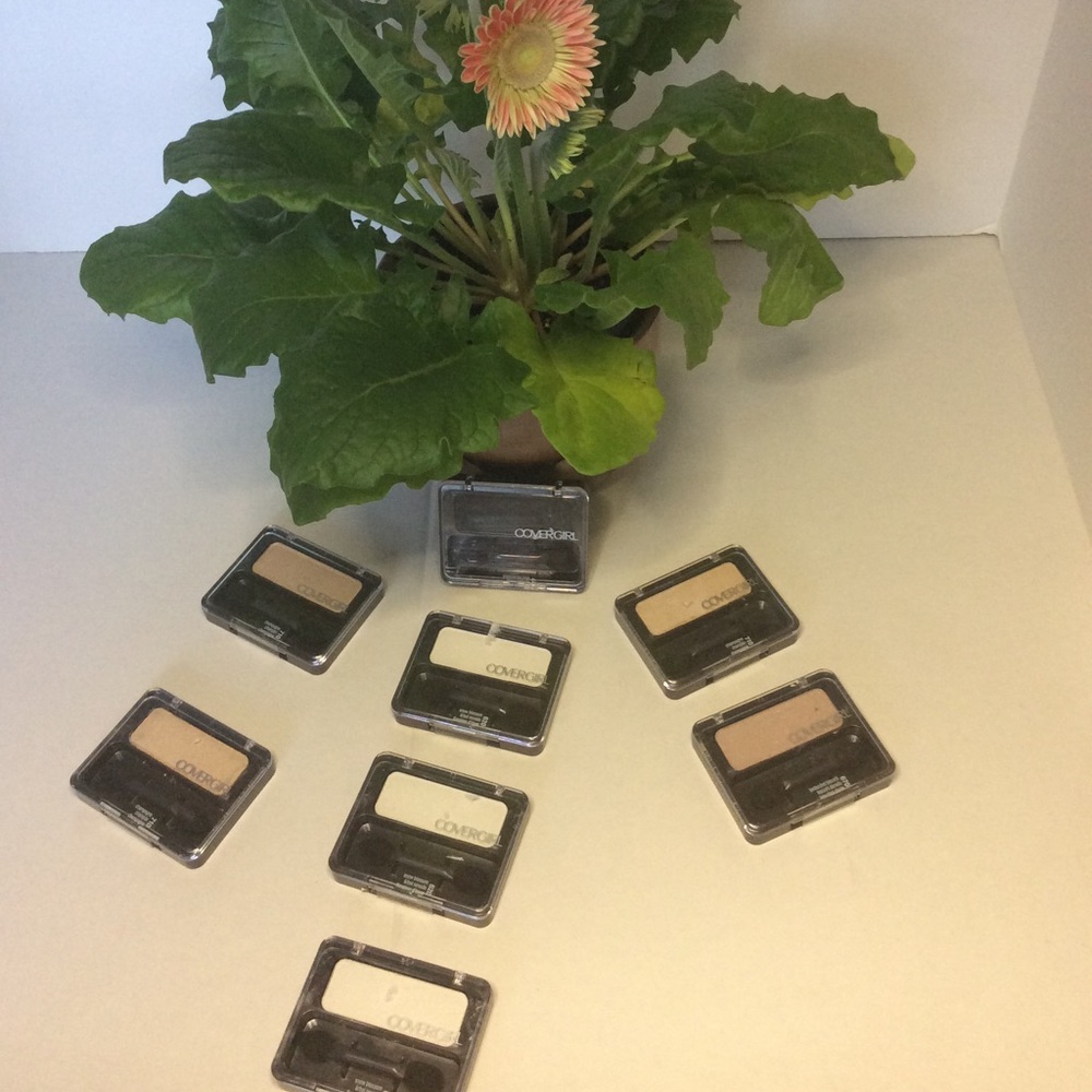 CoverGirl Eye Enhancers  Eyeshadow Lot of 8